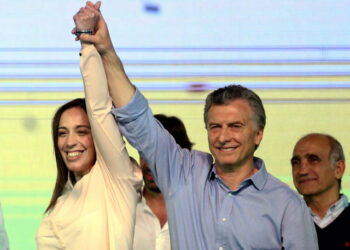 Argentina's President Mauricio Macri and Buenos Aires' governor Maria Eugenia Vidal hold hands as they celebrate at their campaign headquarters in Buenos Aires, Argentina October 22, 2017.  REUTERS/Marcos Brindicci