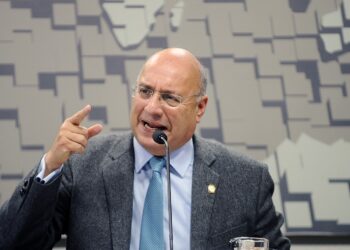 Comissão de Relações Exteriores e Defesa Nacional (CRE) realiza audiência para debater a situação política e econômica na Venezuela...Em pronunciamento, integrante da Assembleia Nacional da República Boliviana da Venezuela, deputado Willian Dávila...Foto: Marcos Oliveira/Agência Senado