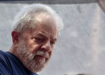 (FILES) In this file photo taken on April 07, 2018 Brazilian ex-president (2003-2011) Luiz Inacio Lula da Silva gestures during a Catholic mass in memory of his late wife Marisa Leticia, at the metalworkers' union building in Sao Bernardo do Campo, in the metropolitan area of Sao Paulo, Brazil. - Lula da Silva, who serves a sentence for corruption in Curitiba, will be interrogated on November 14 in relation to another case of the Car Wash (Lava Jato) investigation in which he is accused of corruption and laundering. (Photo by Miguel SCHINCARIOL / AFP)