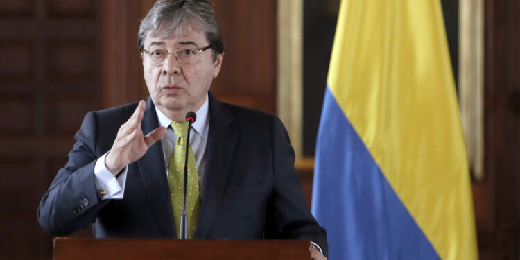 Colombian Foreign Minister Carlos Holmes Trujillo speaks during a joint press conference with UN Joint Special Representative for Venezuelan refugees and migrants in the region, Eduardo Stein (out of frame), in Bogota on April 25, 2019. (Photo by DANIEL MUNOZ / AFP)