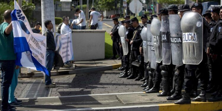 Trabajadores de la salud en Nicaragua piden reintegro de compañeros despedidos por atender heridos en manifestaciones