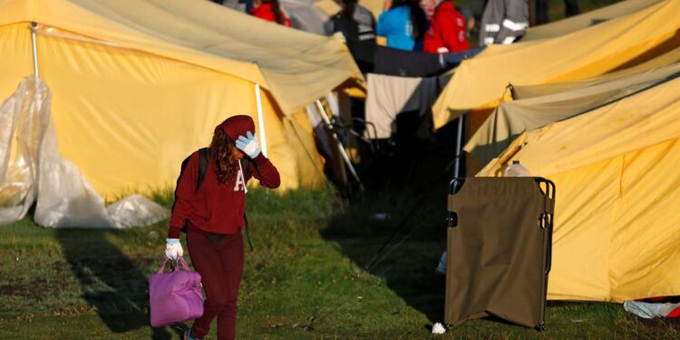 A Venezuelan migrant girl carries her belongings out of a tent inside a temporary humanitarian camp that is closed by the government, in Bogota, Colombia January 15, 2019. REUTERS/Luisa Gonzalez