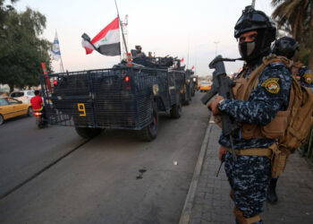 Iraqi police are seen deployed in Baghdad's predominantly Shiite Sadr City, on October 7, 2019. - Demonstrations across Baghdad and the south have spiralled into violence over the last week, with witnesses reporting security forces using water cannons, tear gas and live rounds and authorities saying "unidentified snipers" have shot at protesters and police. On Sunday evening a mass protest in Sadr City in east Baghdad led to clashes that medics and security forces said left 13 people dead. (Photo by AHMAD AL-RUBAYE / AFP)