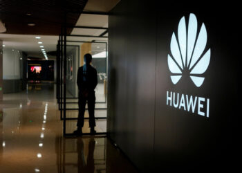 Imagen de archivo del logo de Huawei visto en un centro comercial en Shanghái, China, Junio 3, 2019. REUTERS/Aly Song