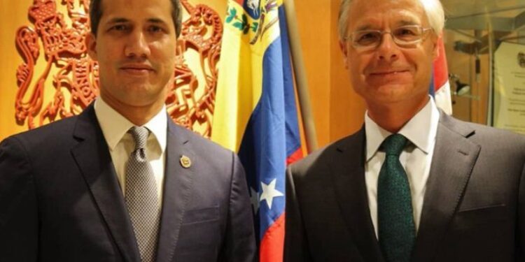 Andrew Soper Embajador del Reino Unido en Vzla, Pdte. (E) Juan Guaidó,. Foto @Presidencia_VE