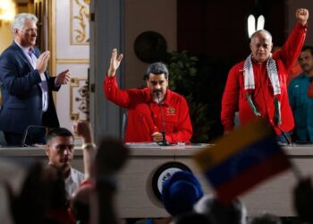 El gobernante cubano, Miguel Díaz-Canel, Nicolás Maduro y Diosdado Cabello. Foto AP.