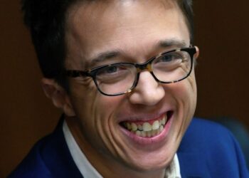 GRAF7673. MADRID, 24/09/2019.- El portavoz de Más Madrid, Íñigo Errejón, a su llegada este martes a la reunión de la Junta de Portavoces de la Asamblea de Madrid. Más Madrid tiene previsto celebrar este miércoles una asamblea para acordar que Errejón sea su cabeza de lista, la marca con la que concurrirán y en qué circunscripciones lo harán. EFE/Víctor Lerena