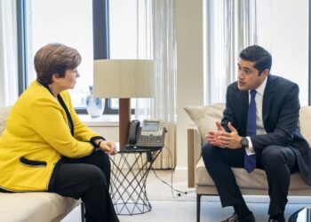 Directora gerente del FMI, Kristalina Georgieva y el ministro ecuatoriano de Finanzas, Richard Martínez. Foto EFE.