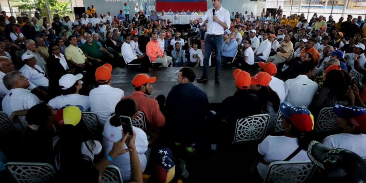 Juan Guaidó. Colegio de Médicos de Maturín. Foto Prensa presidencial, Leo Alvarez.