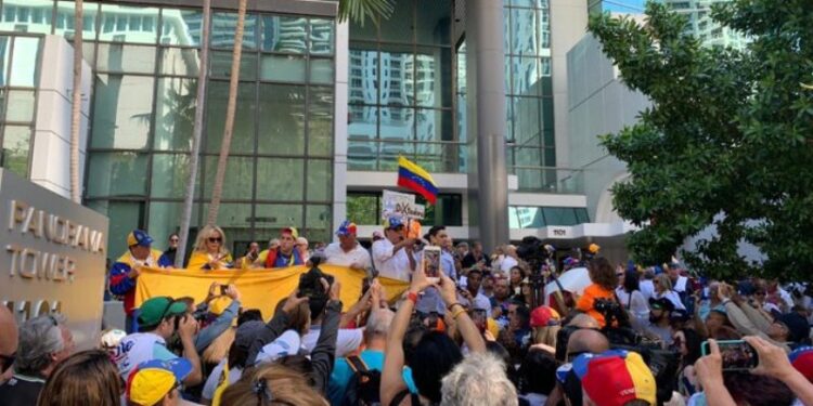 Venezolanos Miami EEUU 16Nov, Carlos Vecchio. Foto Prensa presidencial.
