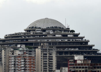 View of the Bolivarian National Intelligence Service (SEBIN) headquarters, known as "El Helicoide", in Caracas, on May 9, 2019. - Edgar Zambrano, a senior leader of the opposition-dominated National Assembly, was detained by Venezuelan intelligence agents Wednesday, in the first arrest of a lawmaker since the failed uprising against President Nicolas Maduro last week. (Photo by STR / AFP)