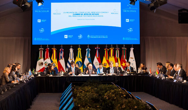 Argentina's Foreign Minister Jorge Faurie (C) speaks during the plenary session for Foreign ministers of the 54th MERCOSUR summit in Santa Fe, Argentina on July 16, 2019. (Photo by STRINGER / AFP)