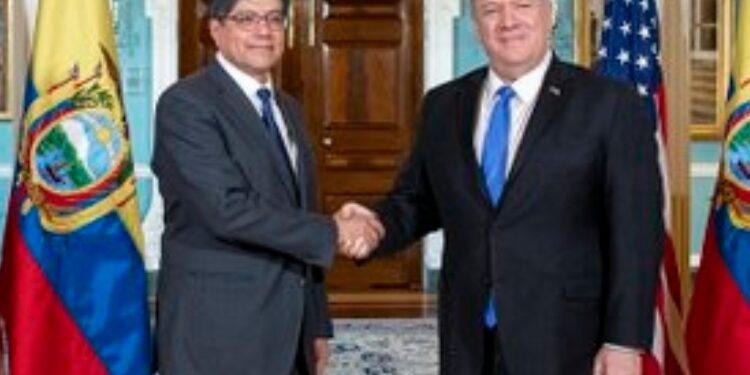 Ministro de Relaciones exteriores de Ecuador José Valencia y el Secretario de Estado de EEUU Mike Pompeo. Foto @SecPompeo