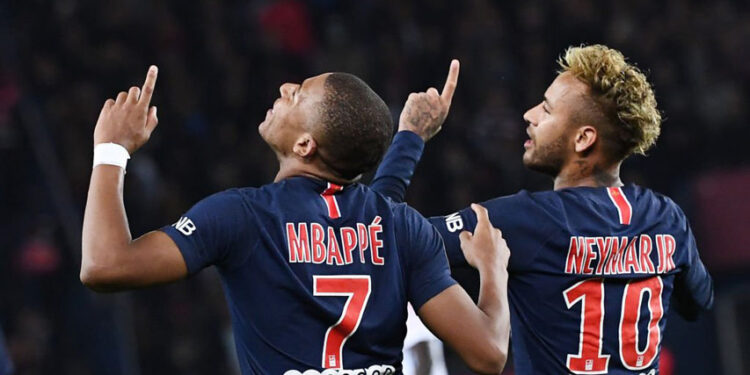 El delantero francés Kylian Mbappé y Neymar. Foto agencias.