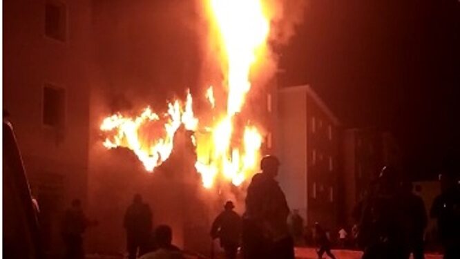 Incendio Urbanismo Hugo Chávez Playa Grande, Vargas 25DIC2019. Foto captura de video.