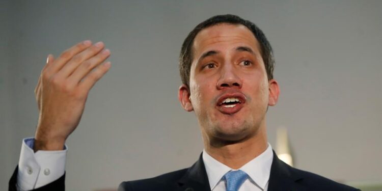 El presidente encargado de Venezuela, Juan Guaidó, durante su intervención en un acto en el Ayuntamiento de Madrid donde este sábado se le entregará la Llave de Oro de la ciudad. EFE/Juan Carlos Hidalgo/POOL