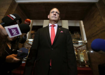 Former Venezuela's Supreme Justice Court President Miguel Angel Martin prepares to talk with the media after meeting with Chile's Foreign Affair Minister Roberto Ampuero (not pictured) at the Foreign Affairs Ministry building in Santiago, Chile, October 16, 2018. REUTERS/Ivan Alvarado