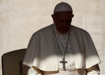 FILE PHOTO: Pope Francis arrives to lead the Wednesday general audience in Saint Peter's square at the Vatican, October 10, 2018. REUTERS/Tony Gentile/File Photo