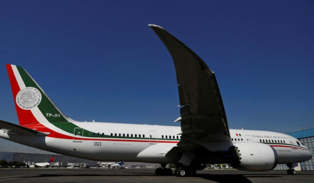 Foto de archivo del avión presidencial mexicano, un Boeing 787-8 Dreamliner, en un hangar en el Aeropuerto Internacional Benito Juarez de la Ciudad de México. 
Dic 3, 2018. REUTERS/Edgard Garrido