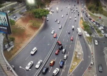 Choque múltiple, autopista Prados del Este. Foto @FMCENTER.