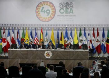 MED104. MEDELLÍN (COLOMBIA), 27/06/2019.- Vista general durante la presentación de un informe sobre la crisis de migrantes y refugiados venezolanos, este viernes en la 49 Asamblea General de la OEA, en Medellín (Colombia). La Organización de Estados Americanos (OEA) abogó este viernes por los derechos a la identidad, la salud, la educación y al trabajo de los migrantes venezolanos en su informe sobre la situación que viven las más de cuatro millones de personas que han huido del país por la crisis. EFE/ Luis Eduardo Noriega