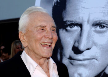 El fallecido actor Kirk Douglas destina su gran fortuna a la caridad sin dejar nada a su hijo Michael