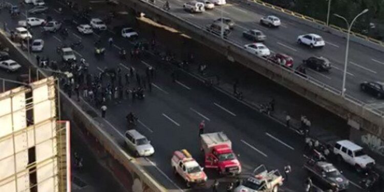 Tirotero delincuentes FAES 26Feb2020. Foto captura de video.