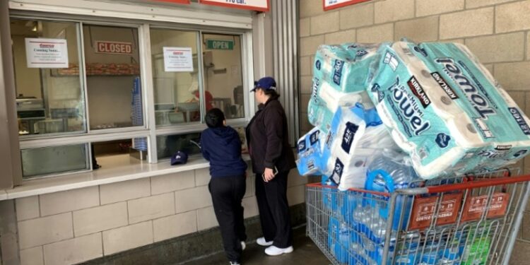 Los Ángeles EEUU. Coronavirus, compras. Foto agencias.