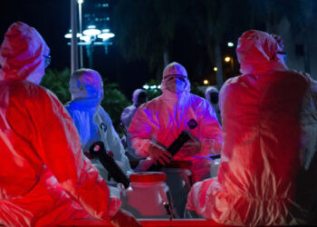 Municipal workers wearing protective gear take part in a cleaning campaign as a preventive measure against the spread of the new coronavirus COVID-19, in Caracas, on March 21, 2020. - Nearly one billion people around the world were confined to their homes Saturday as many countries implemented stay-at-home orders, and as deaths from the global coronavirus pandemic surged towards 13,000. (Photo by Cristian HERNANDEZ / AFP)