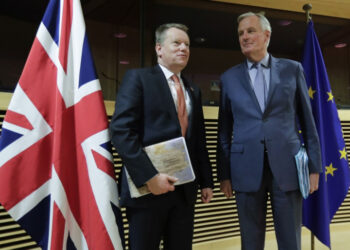 European Union chief Brexit negotiator Michel Barnier (R) and the British Prime Minister's Europe adviser David Frost pose for a photograph at start of the first round of post-Brexit trade deal talks between the EU and the United Kingdom, in Brussels on March 2, 2020. (Photo by Olivier HOSLET / POOL / AFP)