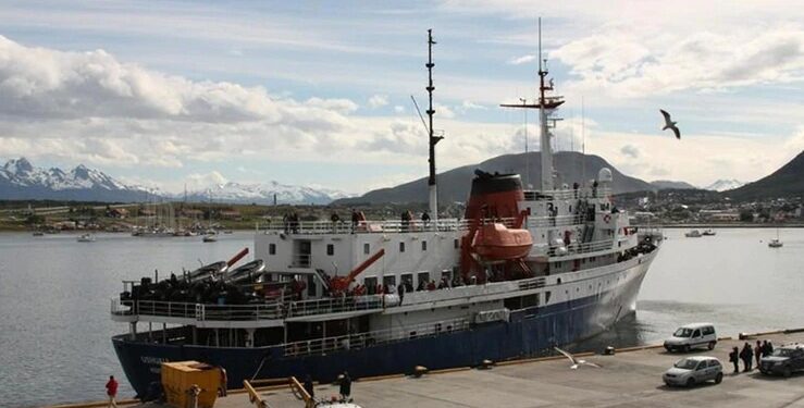 El buque Resolute navega bajo la bandera de Portugal (marinetraffic).