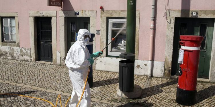 A municipal worker during the desinfection of the streets close to Belem Palace, official residence of the Portuguese President Marcelo Rebelo de Sousa in Lisbon, Portugal, 27 March 2020. In Portugal, there are 76 deaths and 4.268 confirmed infections, according to the assessment made on 27 March 2020 by the Directorate General of Health (DGS).  EPA-EFE/MANUEL DE ALMEIDA