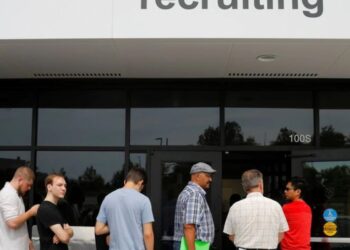 Es importante que conozcas y cumplas con todos los requisitos para solicitar los beneficios (Foto: Reuters/Brian Snyder)