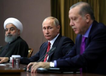 Vladímir Putin, Recep Tayyip Erdogan y Hasán Rohaní. Foto de archivo.