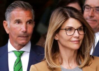 La actriz Lori Loughlin y su esposo, el diseñador de modas Mossimo Giannulli. Foto de archivo.