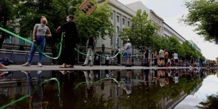 Alemania cadena humana racismo. Foto agencias.