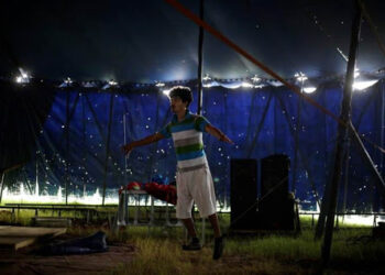 Artistas circo El Salvador. Foto captura de video EFE.