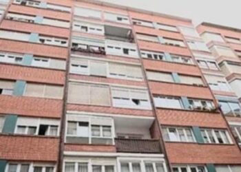 España, Santander. cuarentena edificio. Foto captura de video EFE.