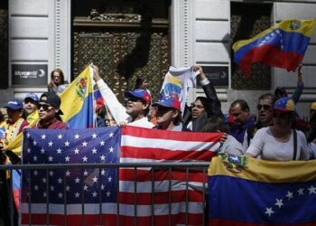 Venezolanos liberados de centros de detención migratoria. Foto de archivo.