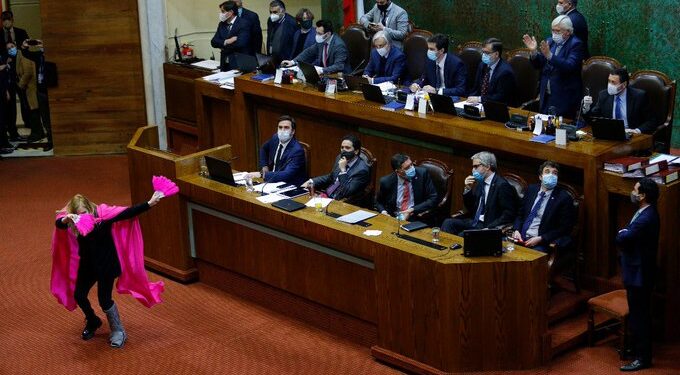 Celebrando la aprobación del retiro del 10% de las AFP. (Foto de Aton)