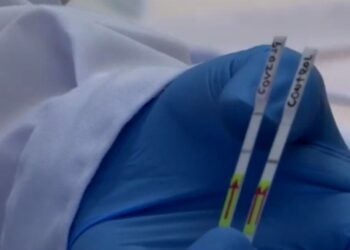 Test coronavirus. Foto captura de video AFP.