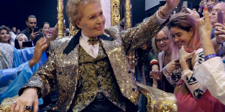 Walter Mercado. Foto captura video Netflix.