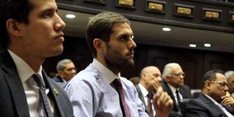 Juan Guaidó y Juan Requesens. Foto de archivo.