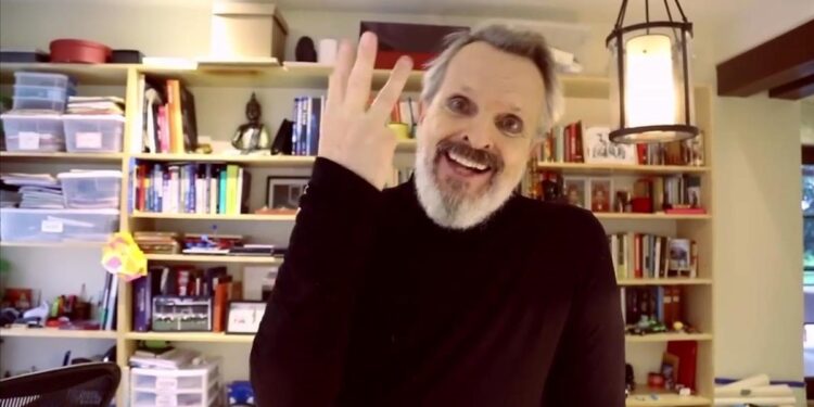 Miguel Bosé. Foto captura de video.