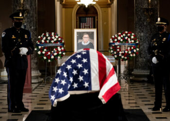 Justice Ruth Bader Ginsburg lies in state in Statuary Hall of the Capitol in Washington, DC., U.S., September 25, 2020. Erin Schaff/Pool via REUTERS