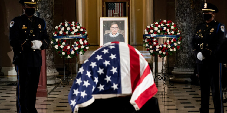 Justice Ruth Bader Ginsburg lies in state in Statuary Hall of the Capitol in Washington, DC., U.S., September 25, 2020. Erin Schaff/Pool via REUTERS