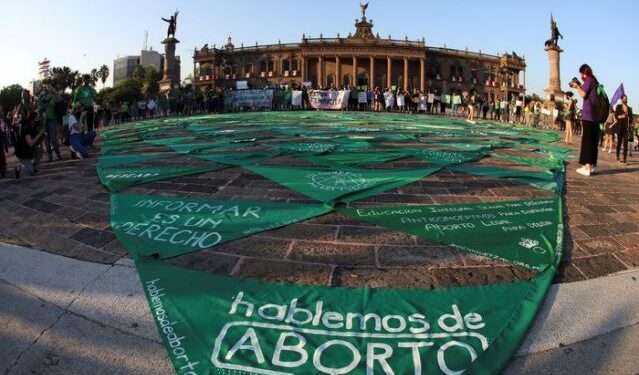 FOTO DE ARCHIVO: Mujeres participan en una manifestación para conmemorar el Día Internacional del Aborto Seguro en Monterrey, México. 27 de septiembre de 2020. REUTERS/Jorge Lopez