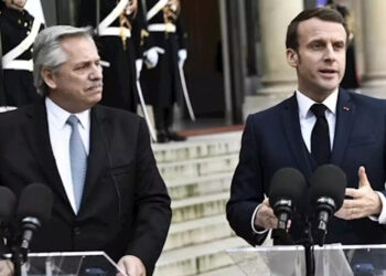 Alberto Fernández y Emmanuel Macron. Foto Agencias.