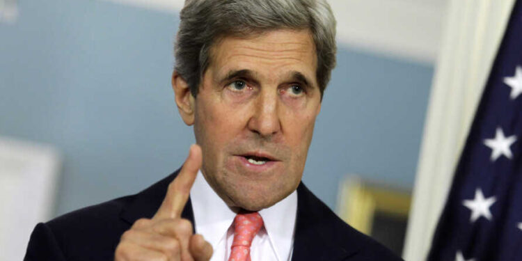 U.S. Secretary of State John Kerry speaks to the media about Syria at the State Department in Washington May 31, 2013. REUTERS/Yuri Gripas (UNITED STATES - Tags: POLITICS) - RTX107CL