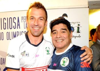 Alessandro Del Piero y Maradona (+). Foto agencias.